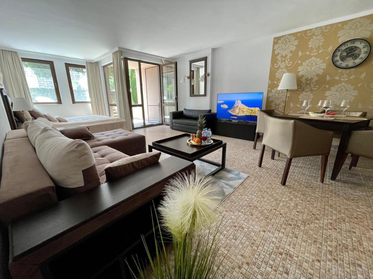 Royal Beach Apartments - 5M To Pool, 100M To Beach 써니비치 외부 사진
