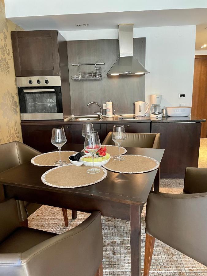 Royal Beach Apartments - 5M To Pool, 100M To Beach 써니비치 외부 사진